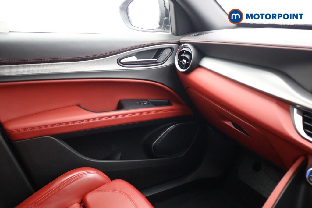 Alfa Romeo Stelvio 2L Veloce Black #15