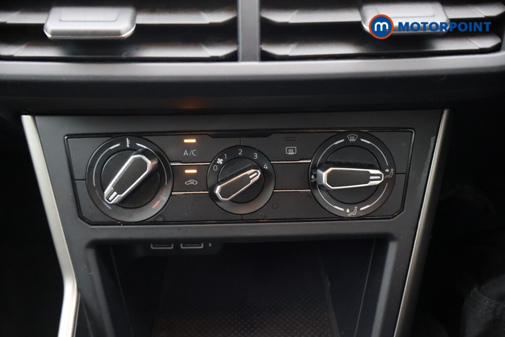 Volkswagen Polo Match White #16