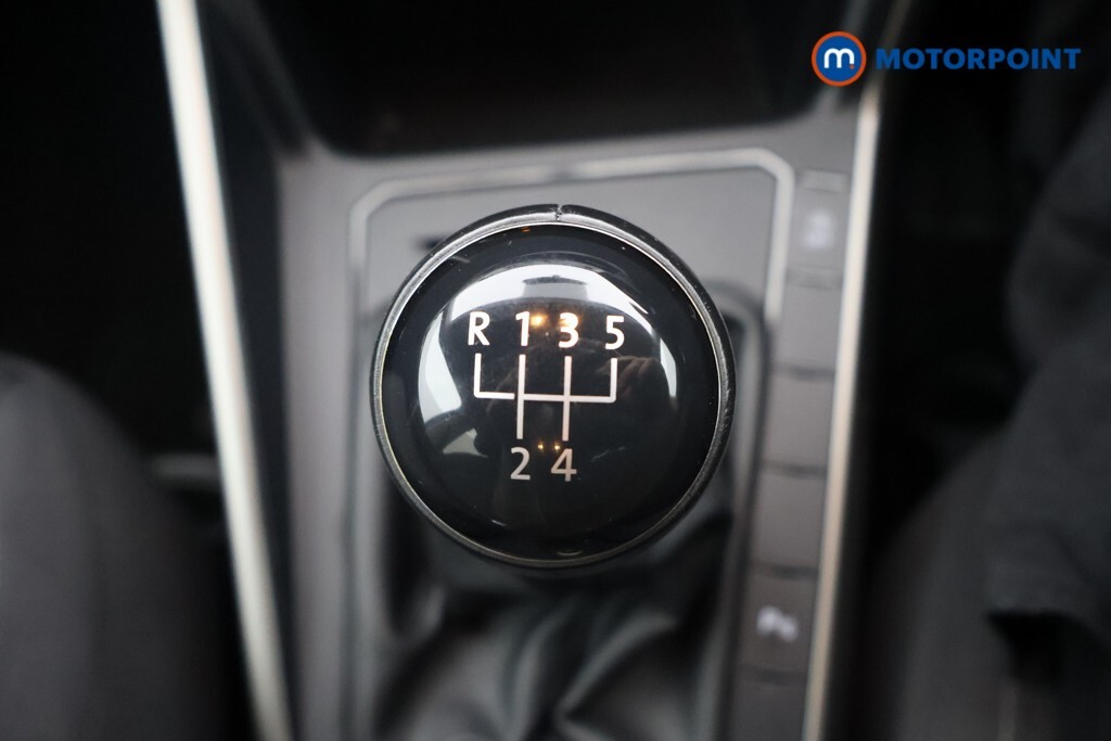 Volkswagen Polo Match White #17