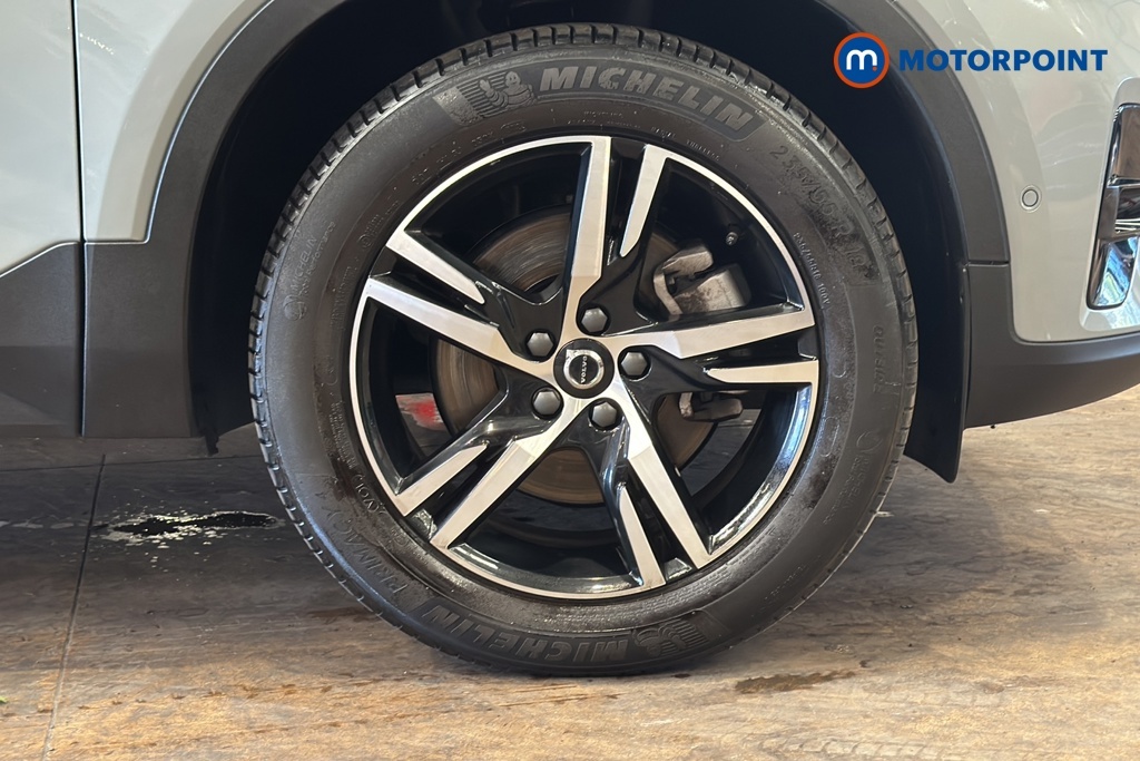Volvo XC40 2.0 B3p Plus Dark Estate Black #42