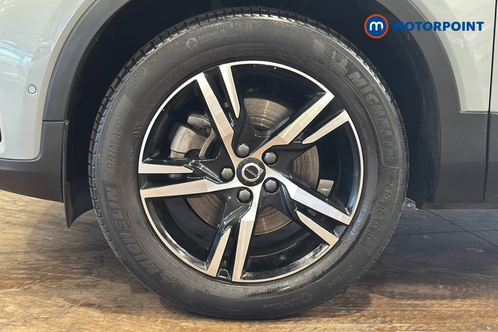Volvo XC40 2.0 B3p Plus Dark Estate Black #39
