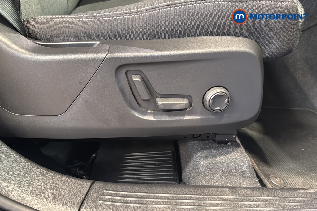 Volvo XC40 2.0 B3p Plus Dark Estate Black #24