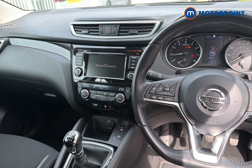 Nissan Qashqai Hatchback Black #9