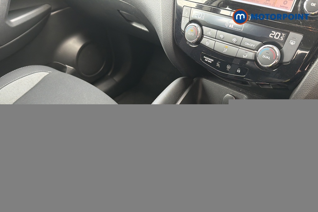 Nissan Qashqai Hatchback Black #22