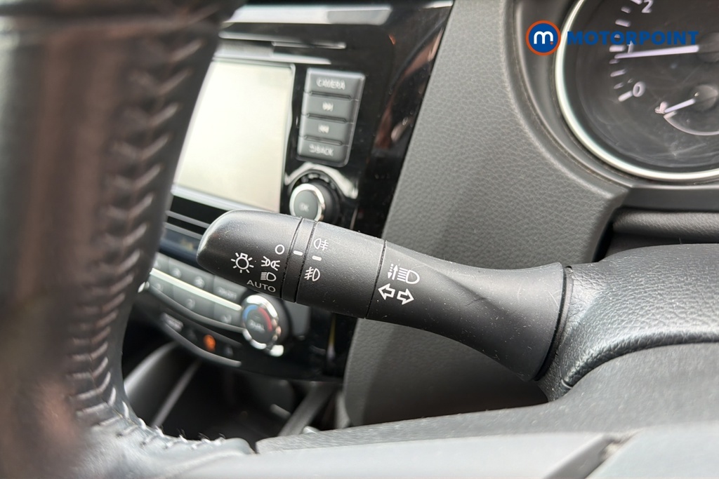 Nissan Qashqai Hatchback Black #13