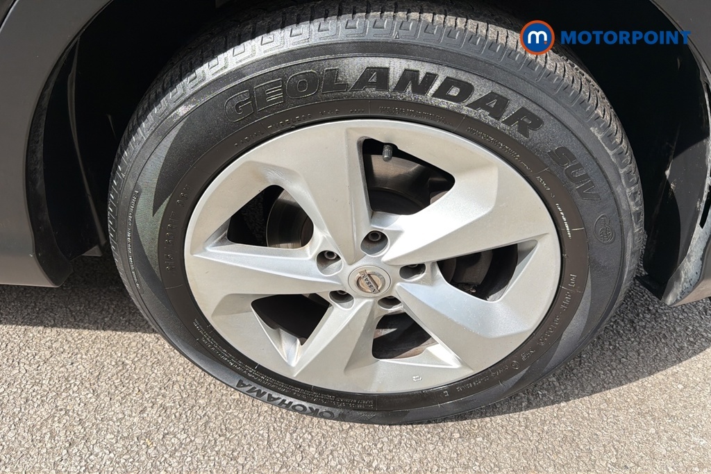 Nissan Qashqai Hatchback Black #40