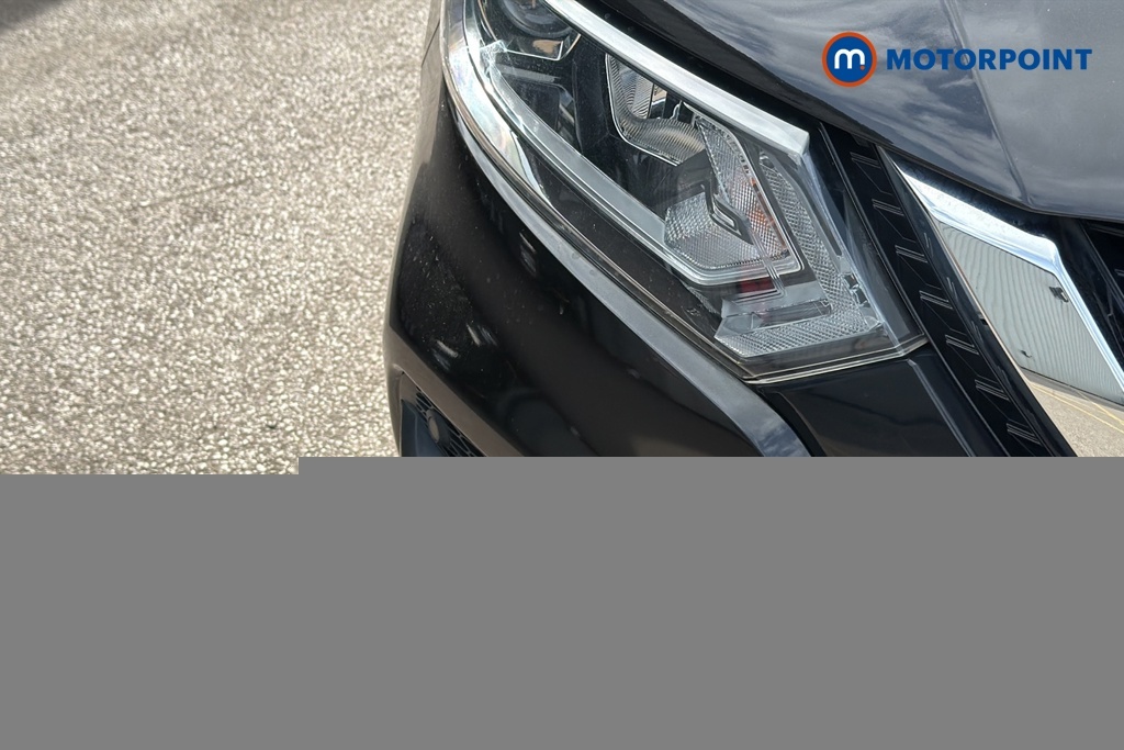 Nissan Qashqai Hatchback Black #33