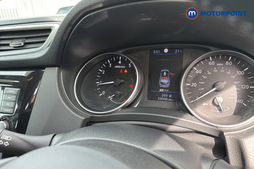 Nissan Qashqai Hatchback Black #15