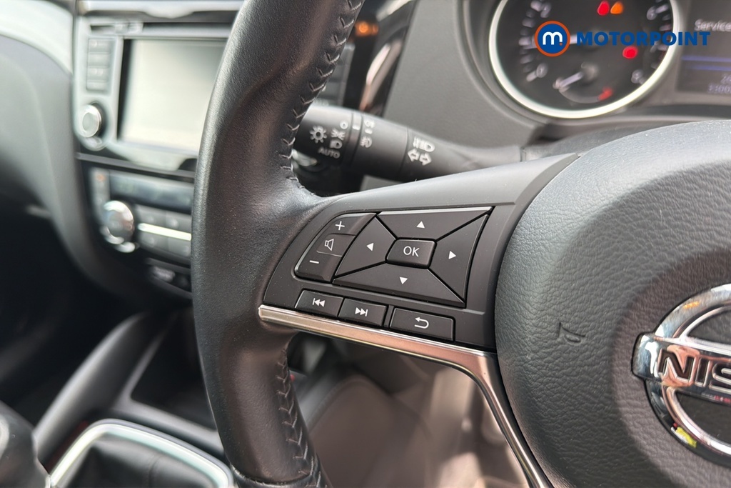 Nissan Qashqai Hatchback Black #12