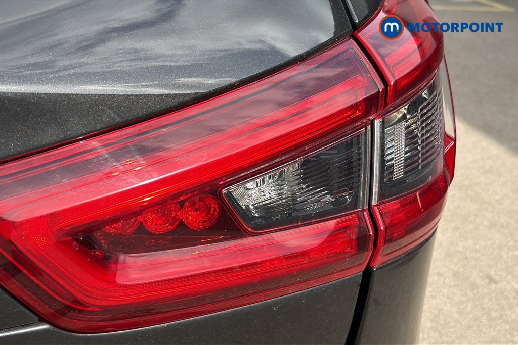 Nissan Qashqai Hatchback Black #31