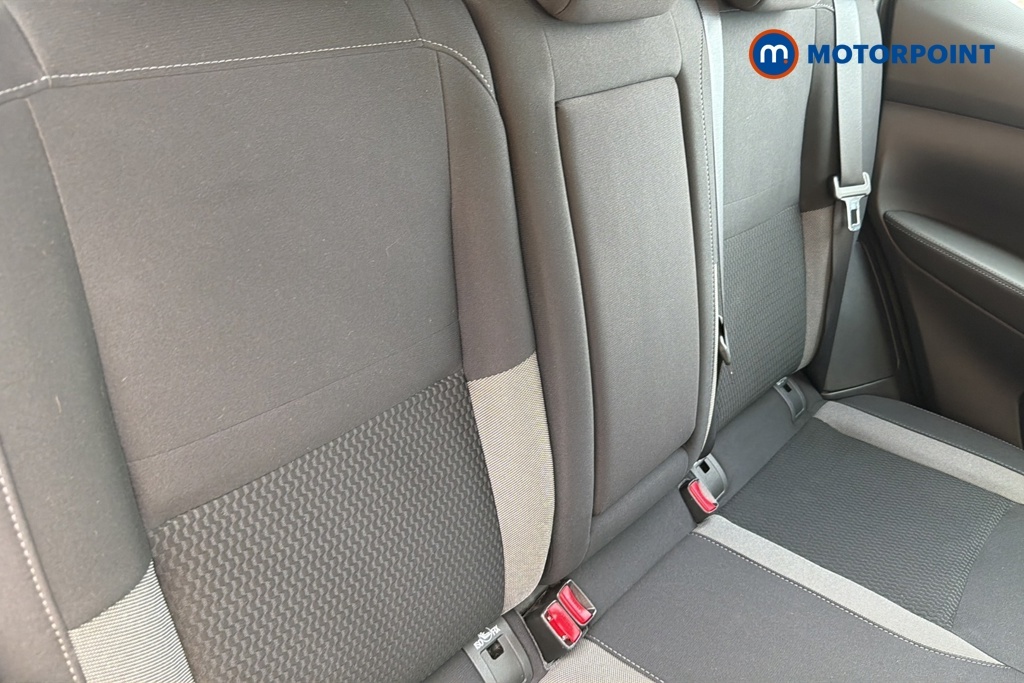 Nissan Qashqai Hatchback Black #28