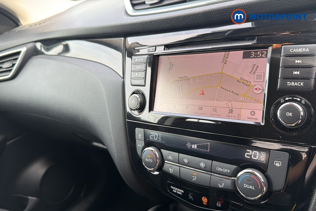 Nissan Qashqai Hatchback Black #17