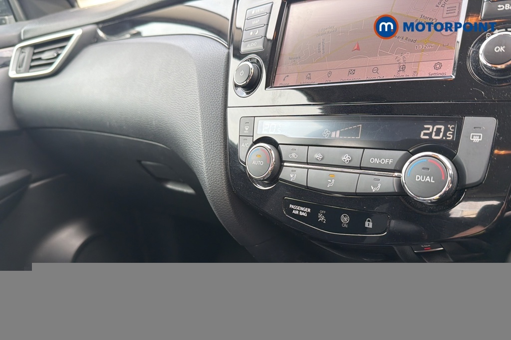 Nissan Qashqai Hatchback Black #20