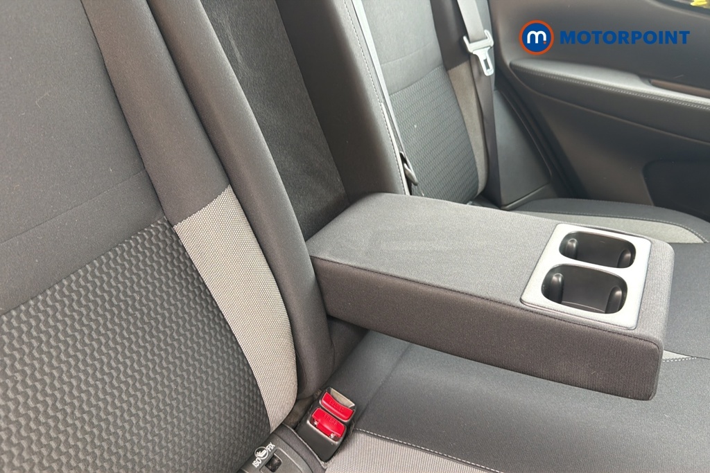 Nissan Qashqai Hatchback Black #29