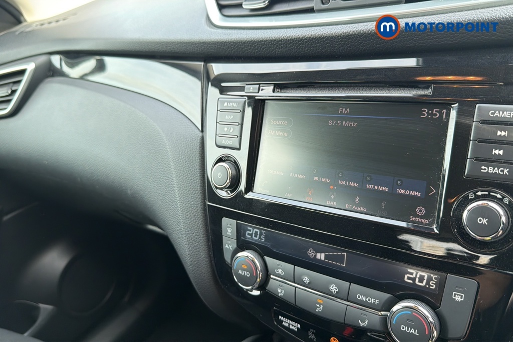 Nissan Qashqai Hatchback Black #16