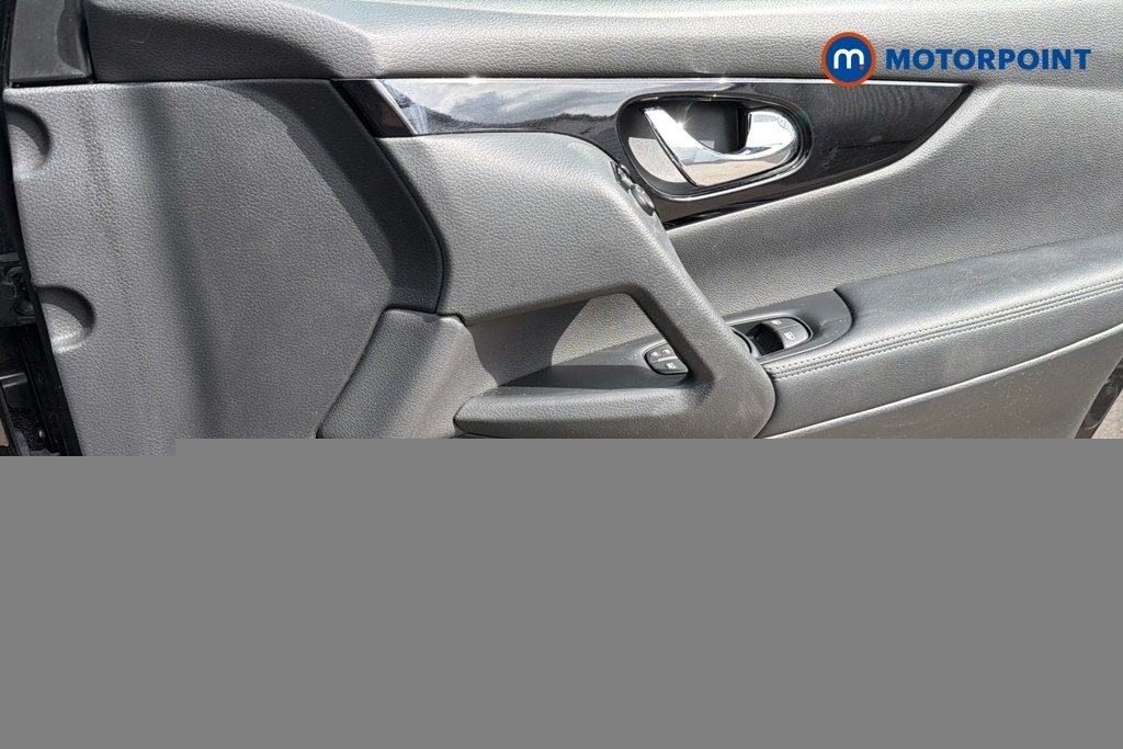 Nissan Qashqai Hatchback Black #24