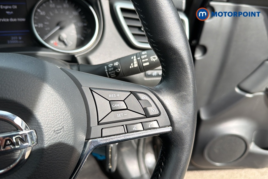 Nissan Qashqai Hatchback Black #11