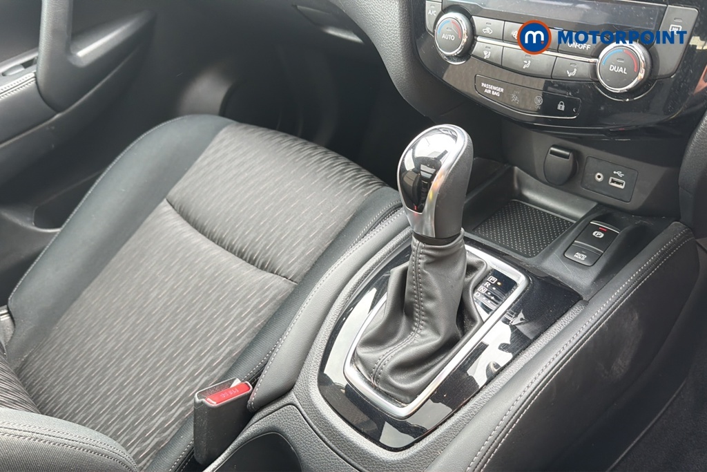 Nissan X-Trail Tekna White #20