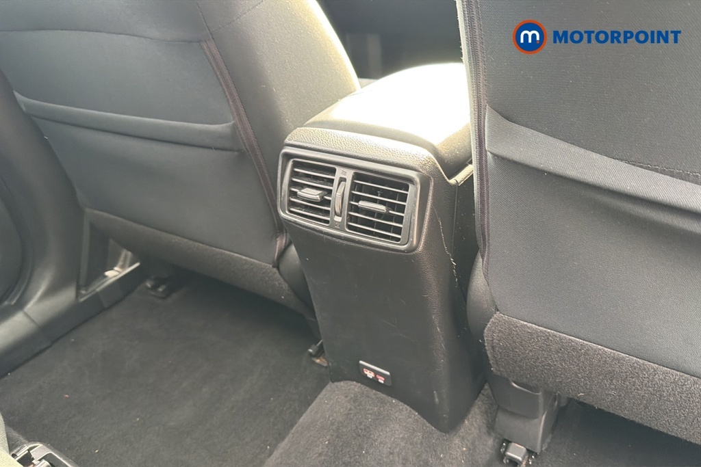 Nissan X-Trail Tekna White #30
