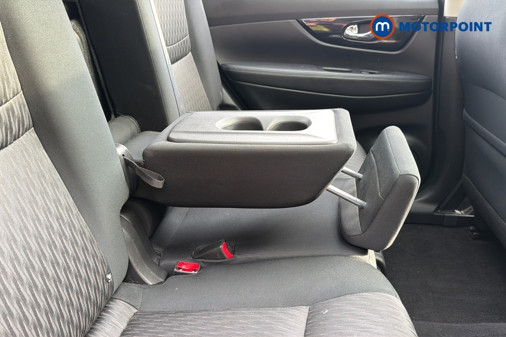 Nissan X-Trail Tekna White #28
