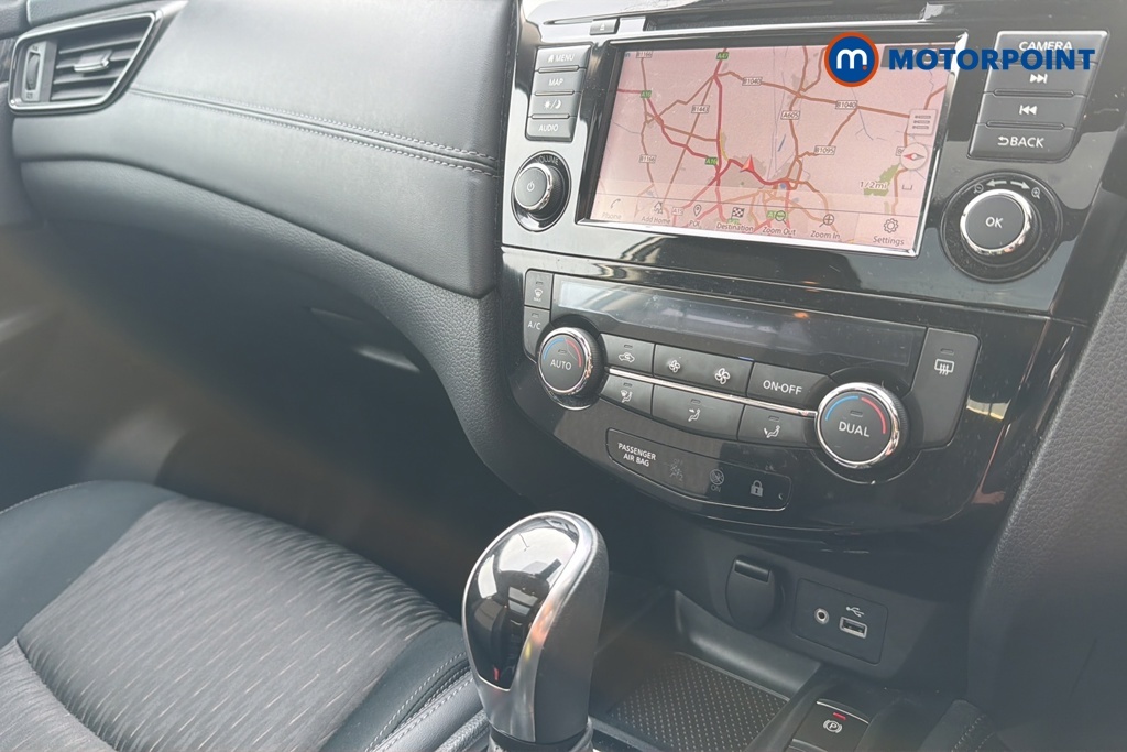 Nissan X-Trail Tekna White #19