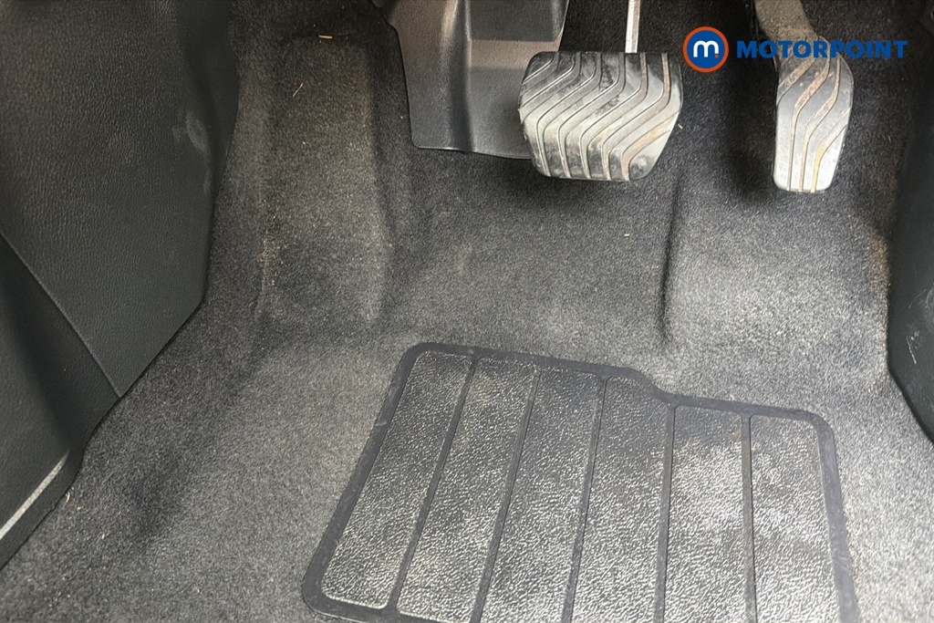 Nissan X-Trail Tekna White #26