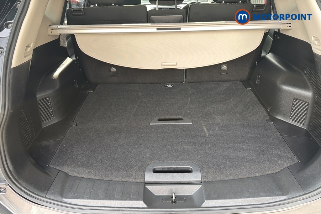 Nissan X-Trail Tekna White #31