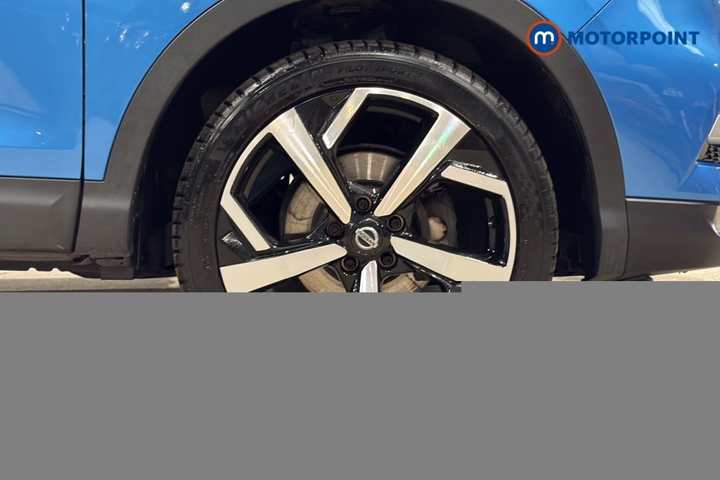 Nissan Qashqai Hatchback #44
