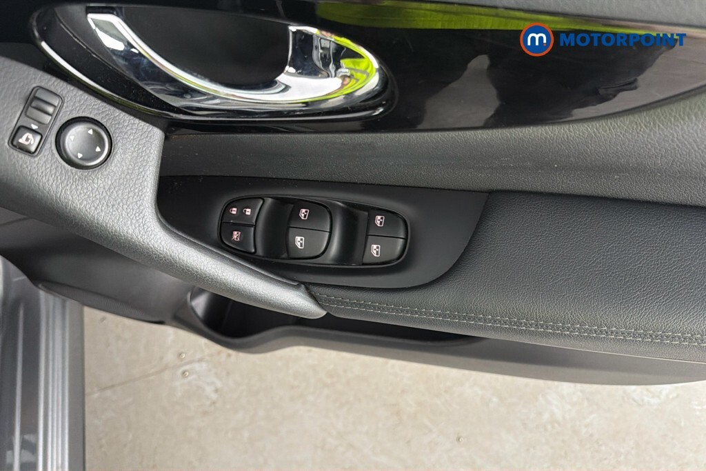 Nissan Qashqai Hatchback #25