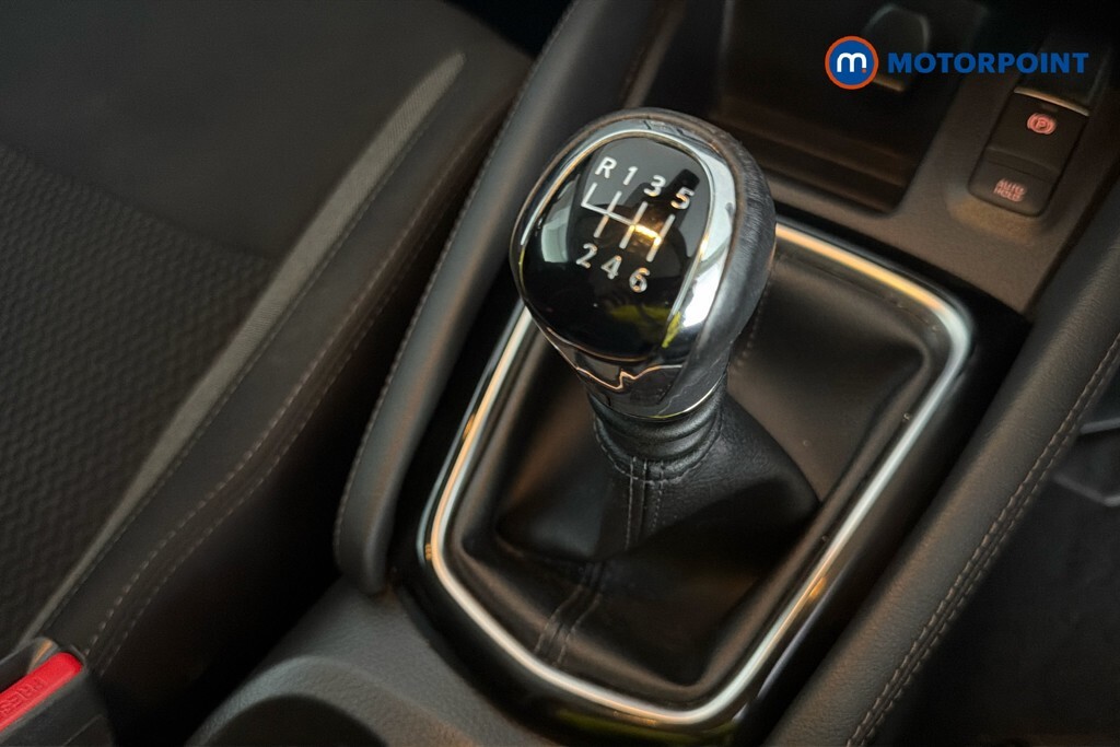Nissan Qashqai Hatchback #21