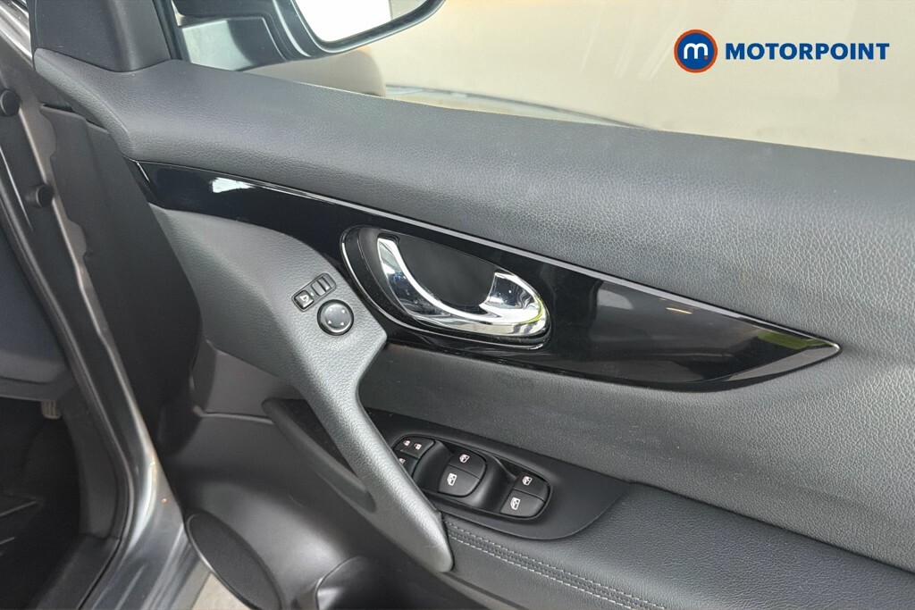 Nissan Qashqai Hatchback #37