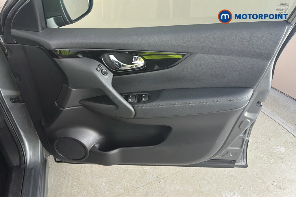 Nissan Qashqai Hatchback #24