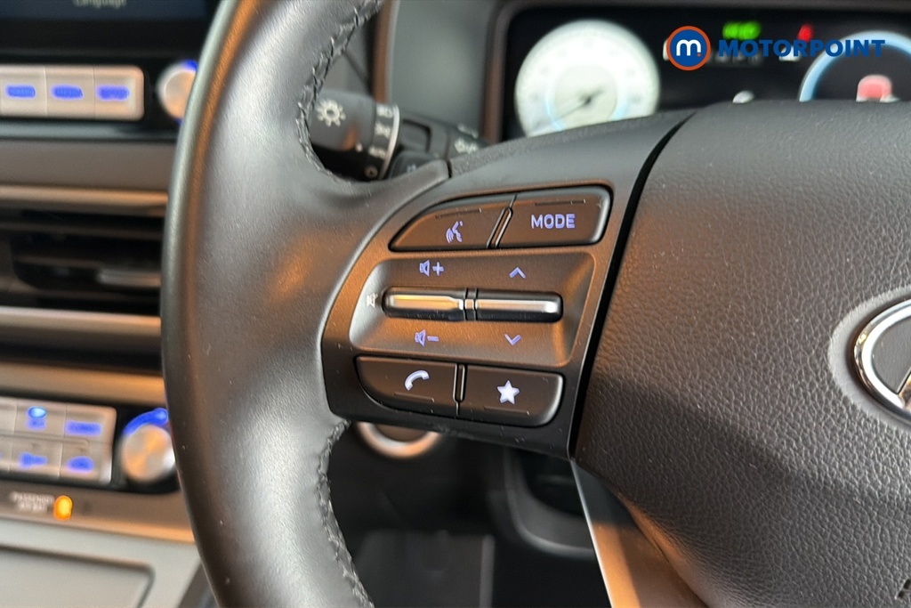 Hyundai Kona Premium White #12