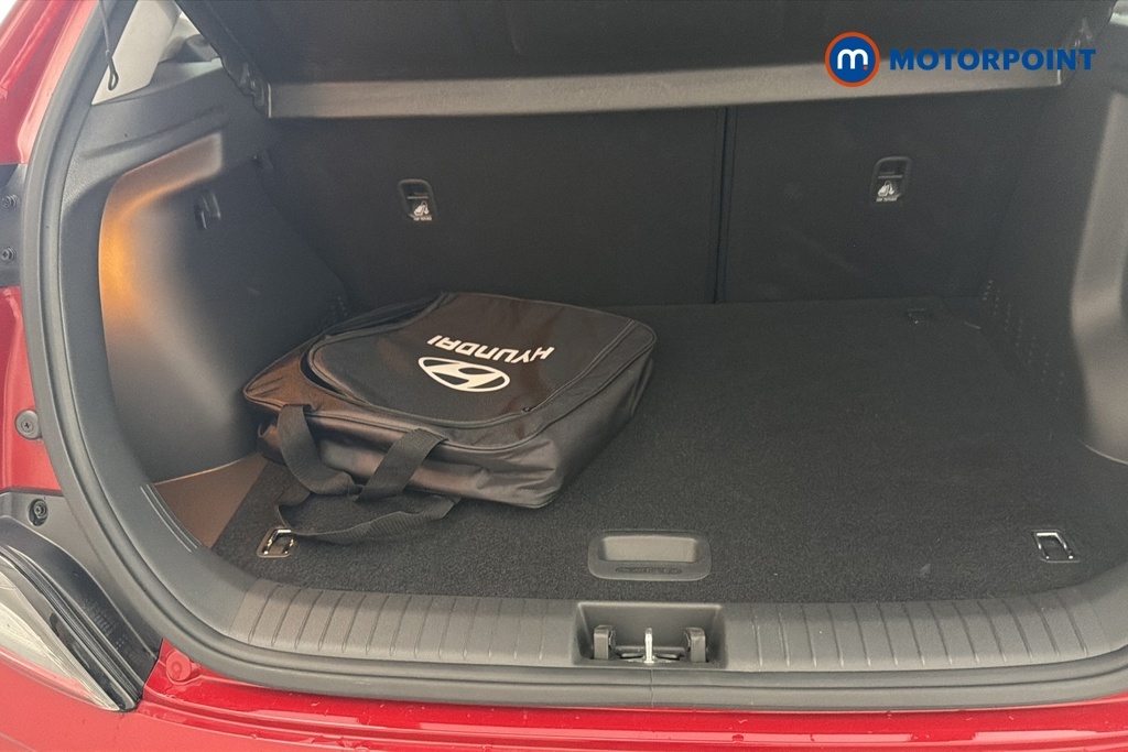 Hyundai Kona Premium White #30