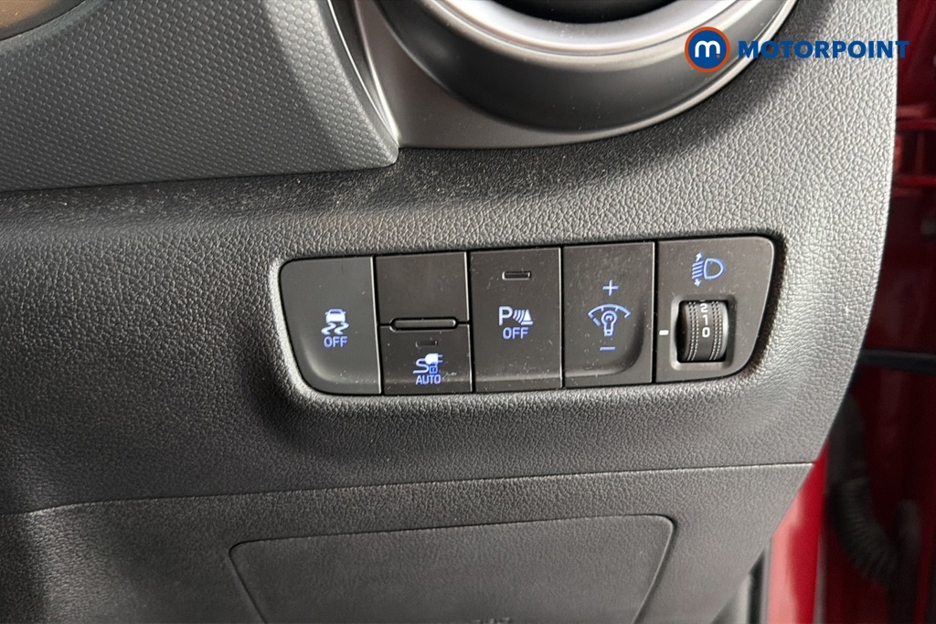 Hyundai Kona Premium White #18