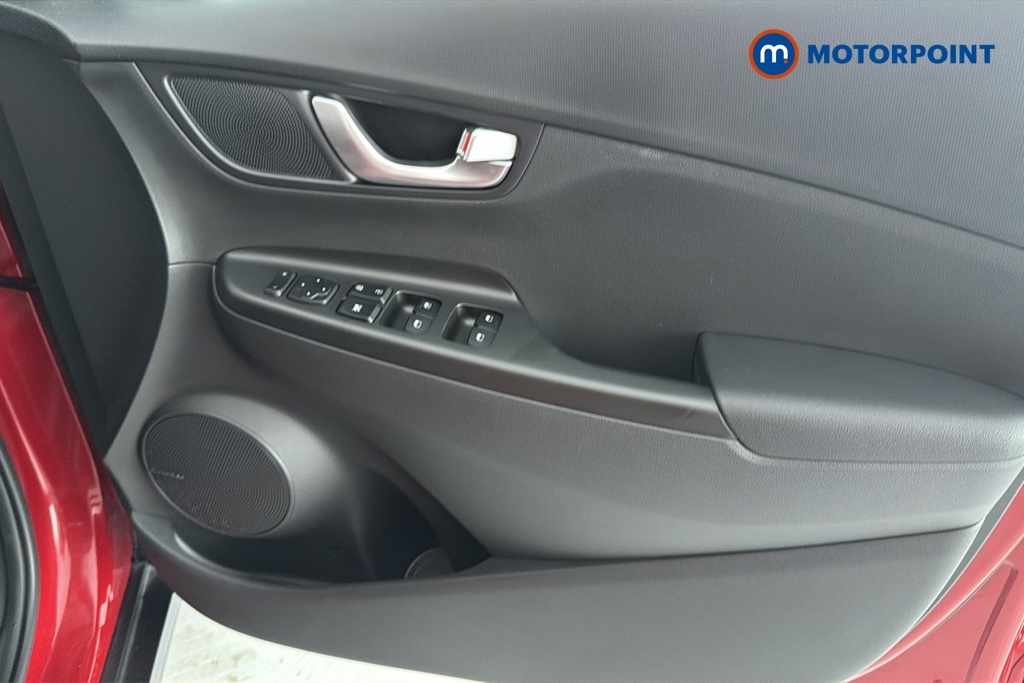 Hyundai Kona Premium White #23
