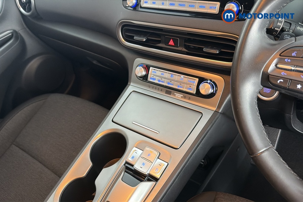 Hyundai Kona Premium White #21
