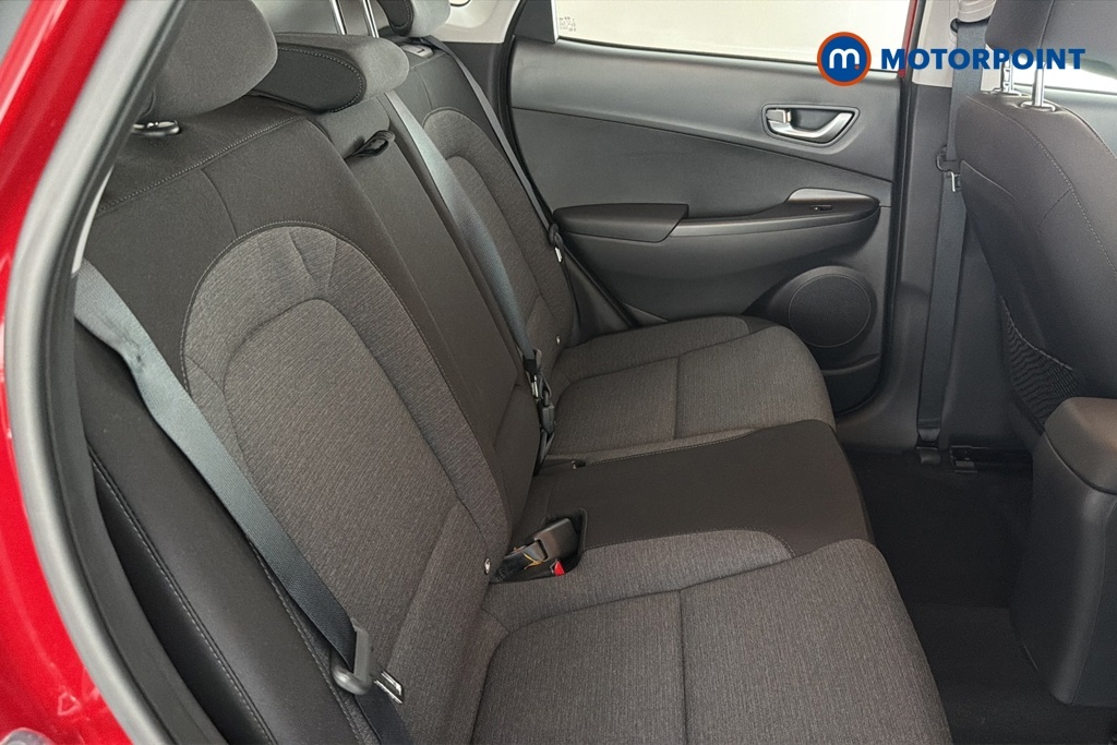 Hyundai Kona Premium White #28
