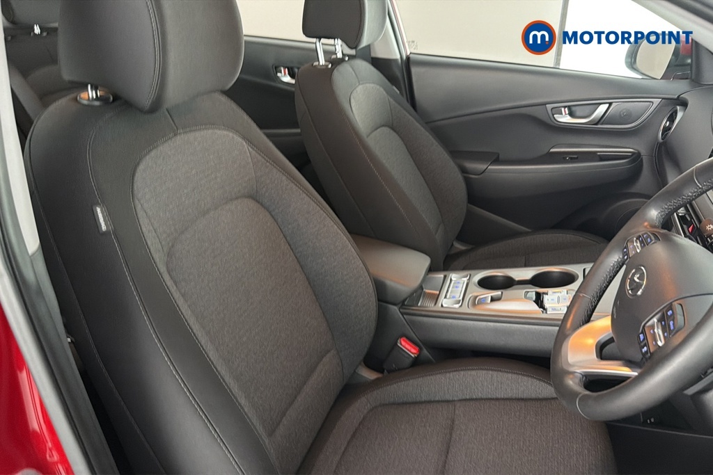 Hyundai Kona Premium White #26