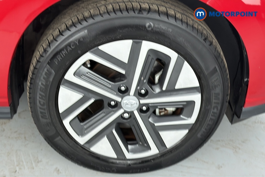 Hyundai Kona Premium White #40