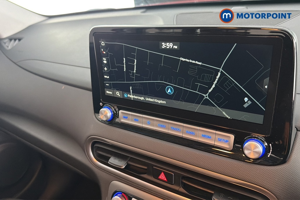 Hyundai Kona Premium White #17