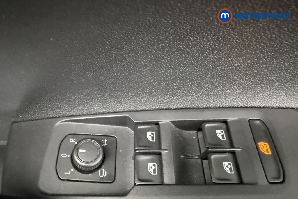 Volkswagen Taigo Life Red #25