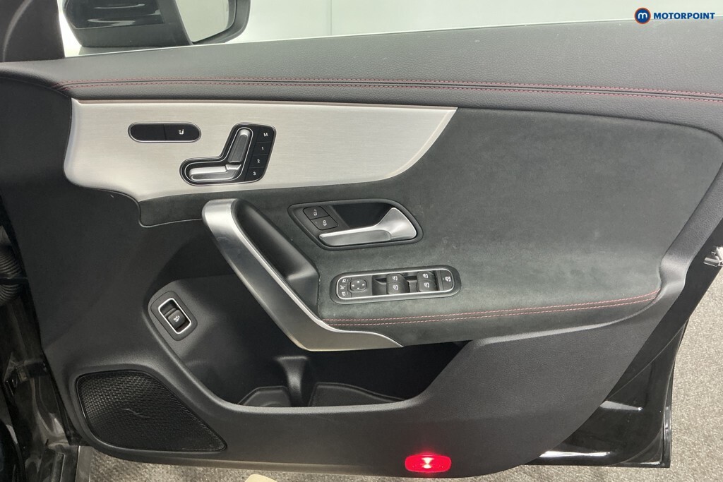 Mercedes-Benz CLA Class 180 Amg Line Premium Tip 2025 Black #26