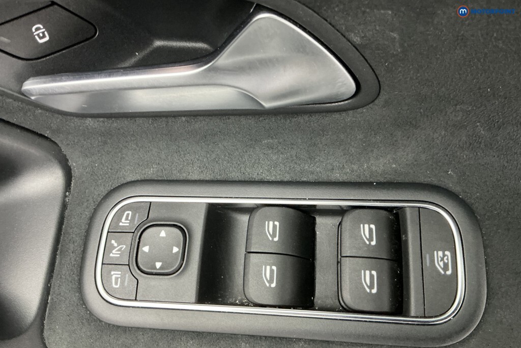 Mercedes-Benz CLA Class 180 Amg Line Premium Tip 2025 Black #28
