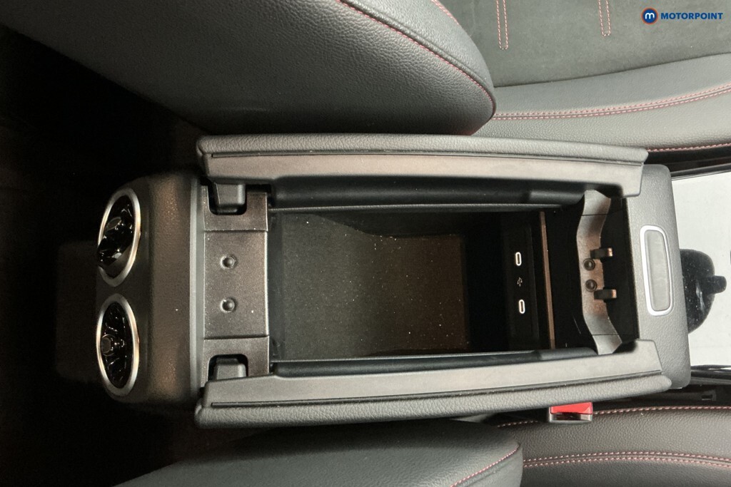 Mercedes-Benz CLA Class 180 Amg Line Premium Tip 2025 Black #23
