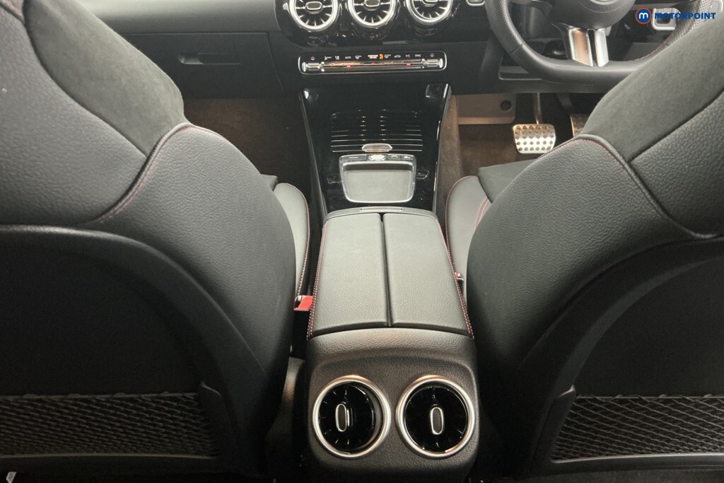 Mercedes-Benz CLA Class 180 Amg Line Premium Tip 2025 Black #30
