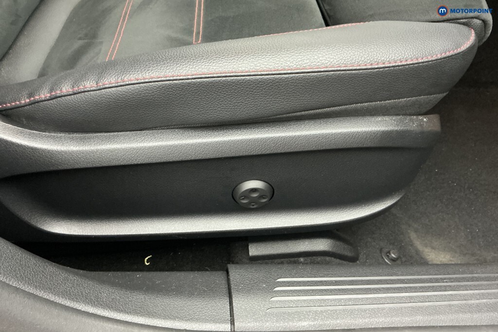 Mercedes-Benz CLA Class 180 Amg Line Premium Tip 2025 Black #29