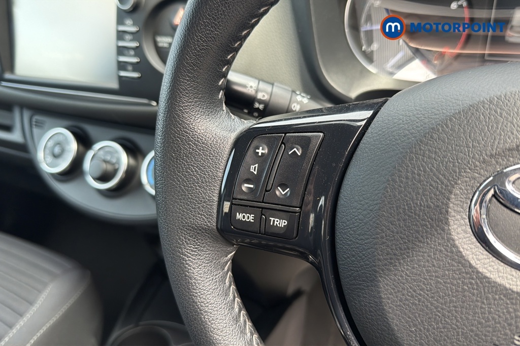 Toyota Yaris Active Grey #12