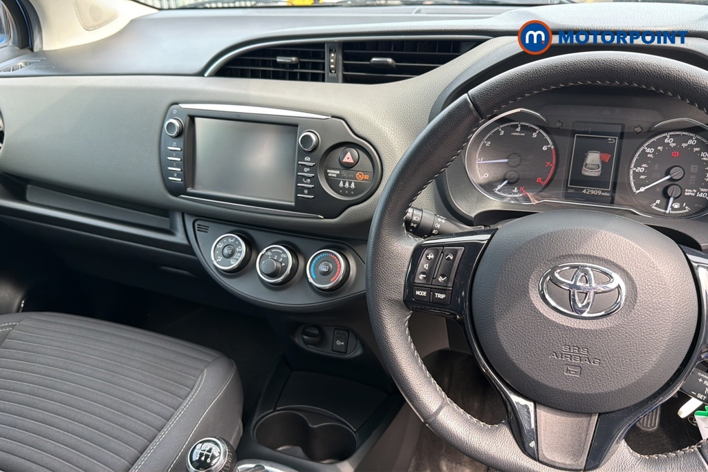 Toyota Yaris Active Grey #9