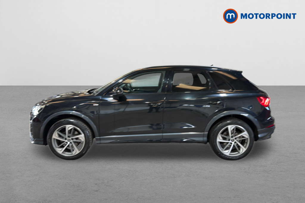 Audi Q3 35 Tfsi Black Edition Black #4